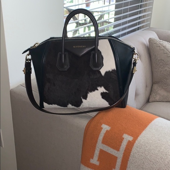 Givenchy Handbags - Flash Sale ‼️‼️‼️GIVENCHY Medium Bag